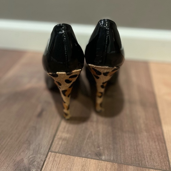 Steve Madden Black Patent Leather Peep Toe Heels with Animal Print Heel - Picture 5 of 16